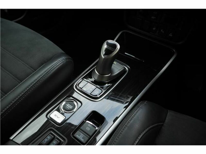 OUTLANDER PHEV-17