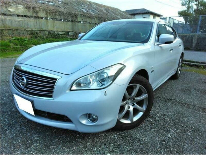 NISSAN　FUGA