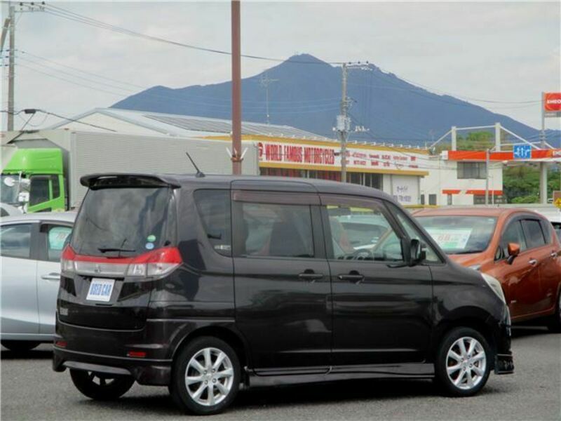 DELICA D2