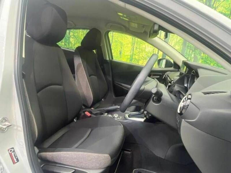 MAZDA2