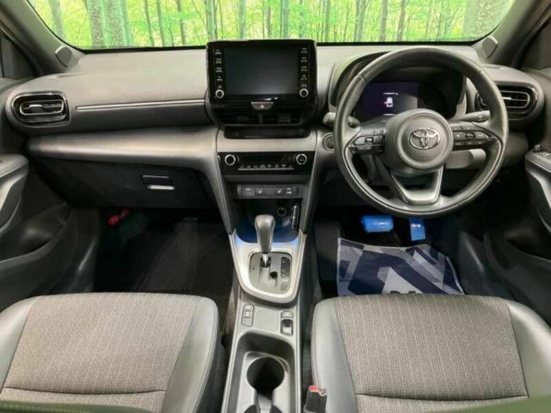 YARIS CROSS-1