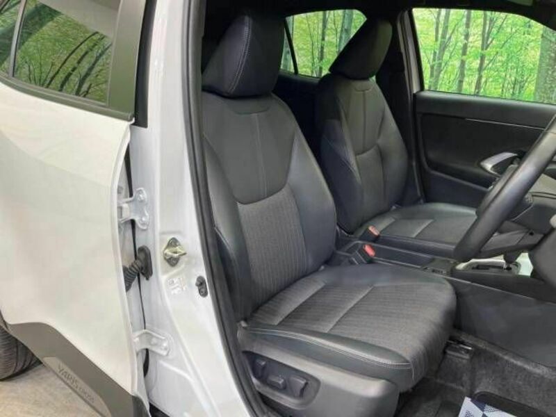 YARIS CROSS-8