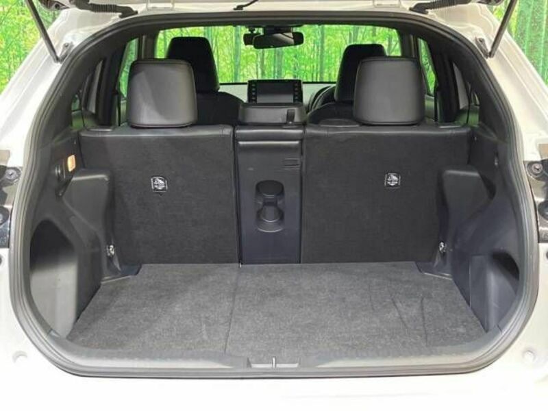 YARIS CROSS-10