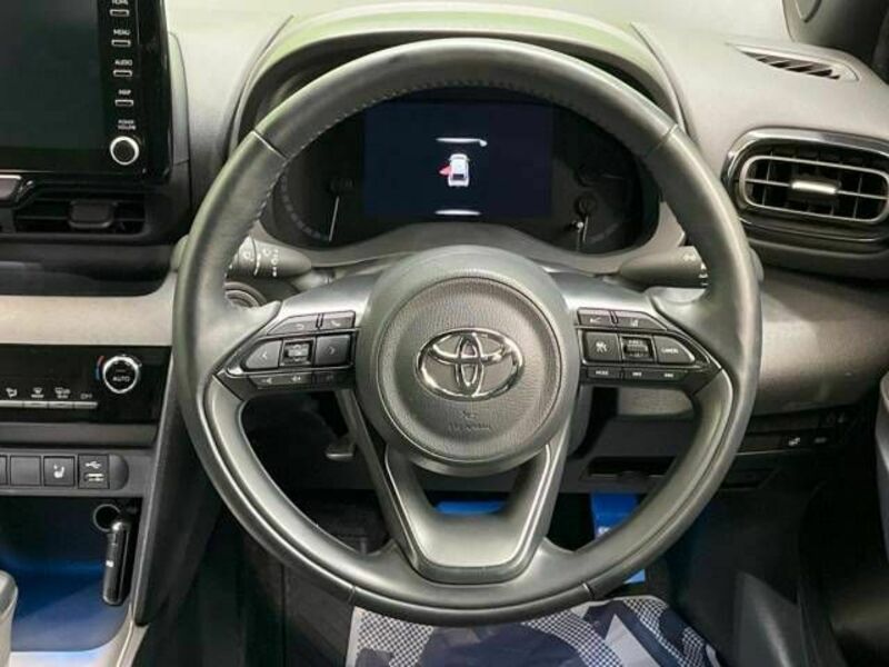 YARIS CROSS-11