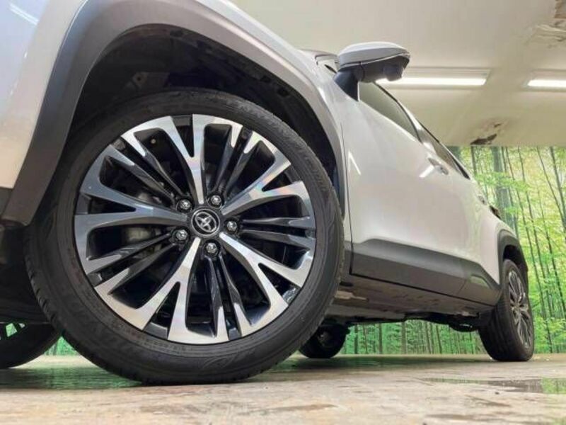 YARIS CROSS-13