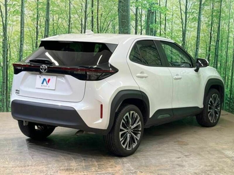 YARIS CROSS-17