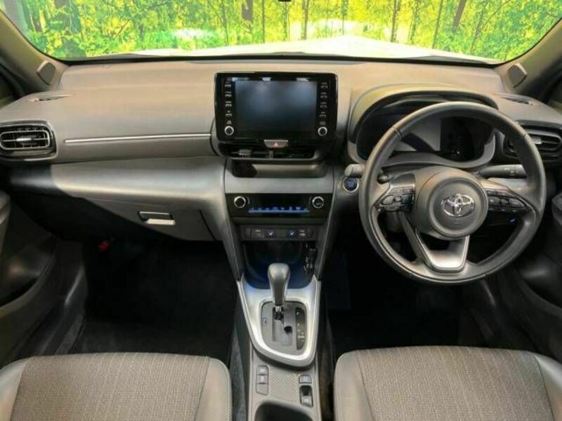 YARIS CROSS-1