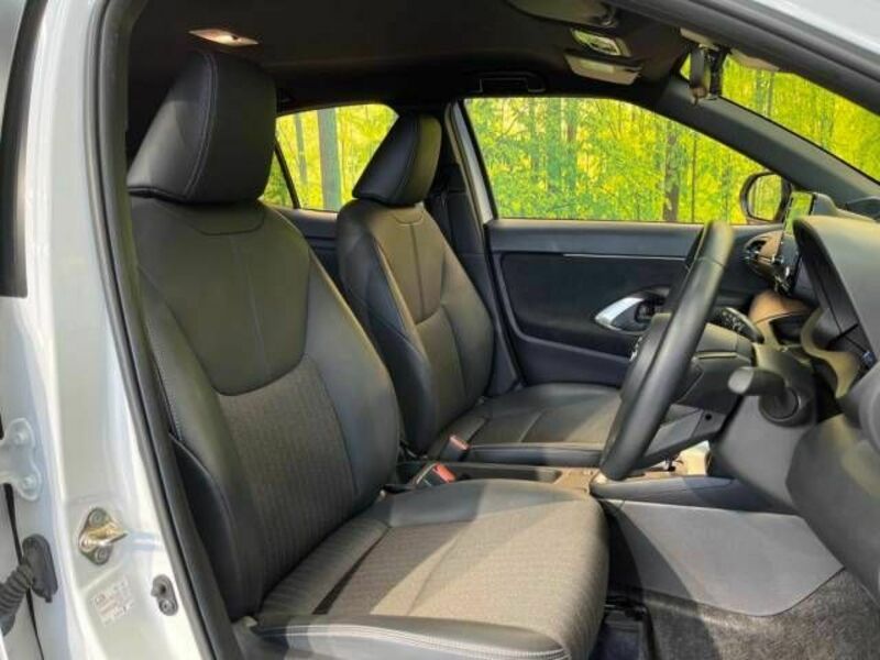 YARIS CROSS-8