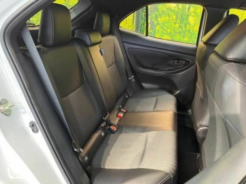 YARIS CROSS-9