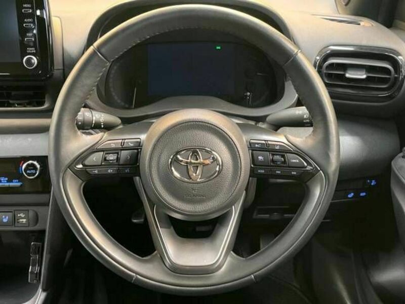 YARIS CROSS-11