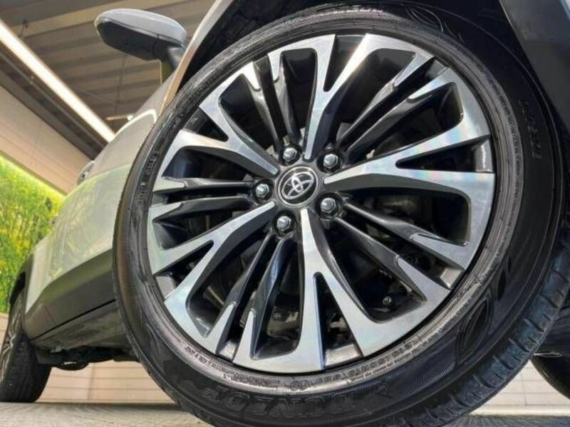 YARIS CROSS-13