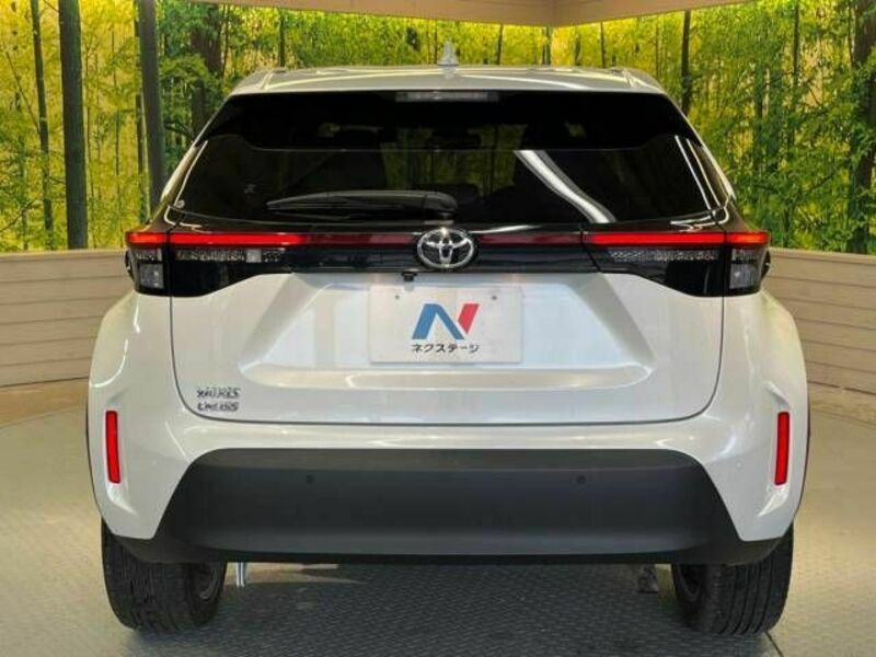 YARIS CROSS-15