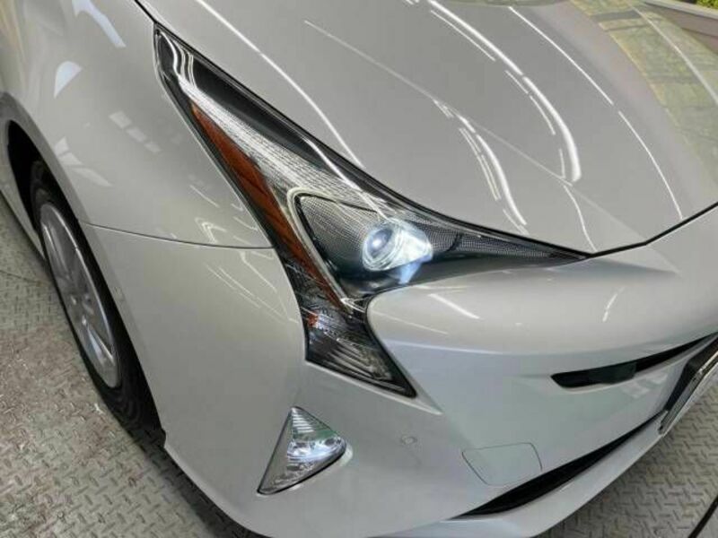 PRIUS-11