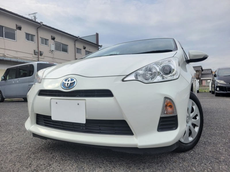 TOYOTA　AQUA