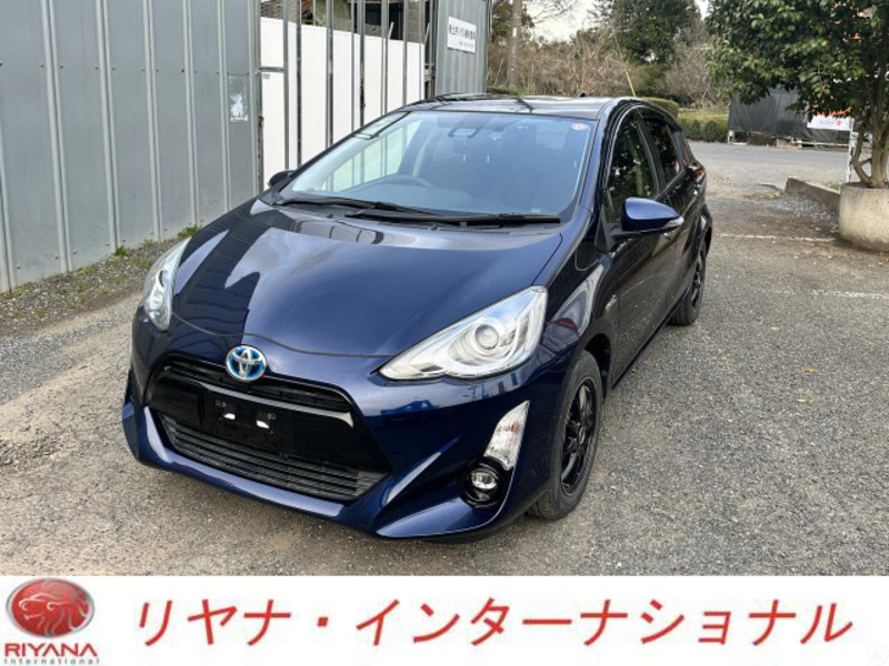 TOYOTA　AQUA