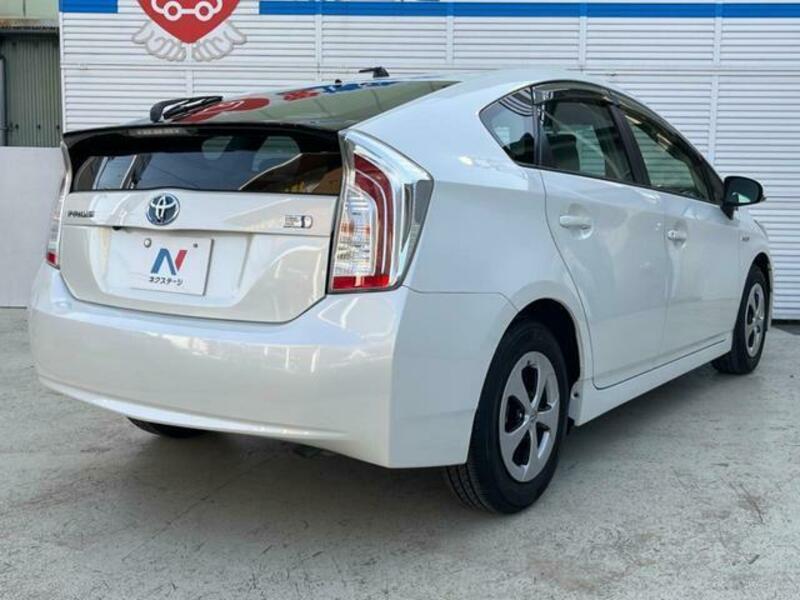 PRIUS-17
