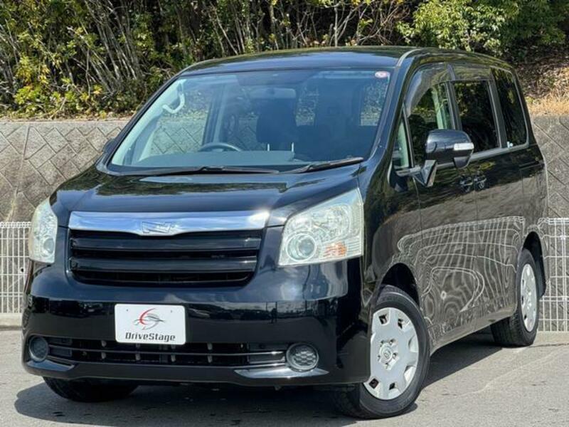 TOYOTA　NOAH