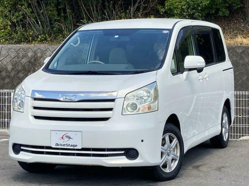 TOYOTA　NOAH