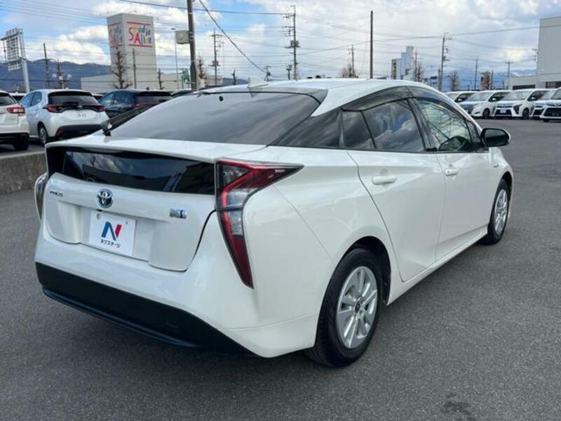 PRIUS-16