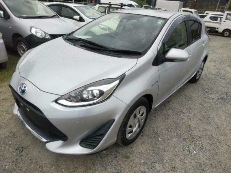 TOYOTA　AQUA