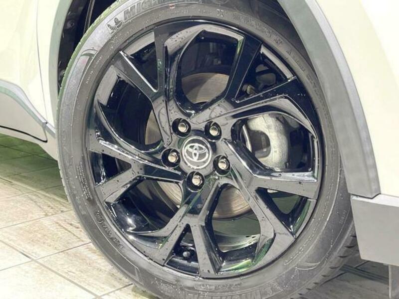 C-HR-12