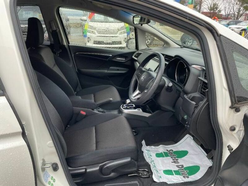 FIT HYBRID-4