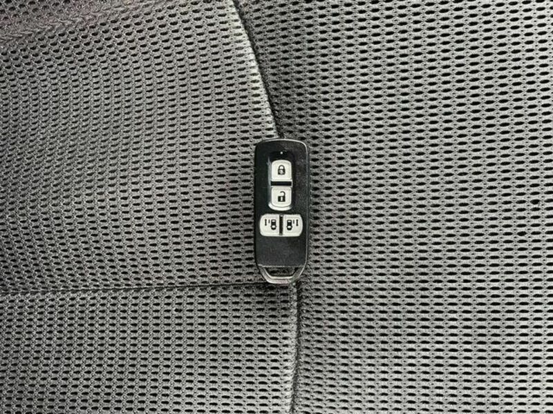 N BOX CUSTOM-26