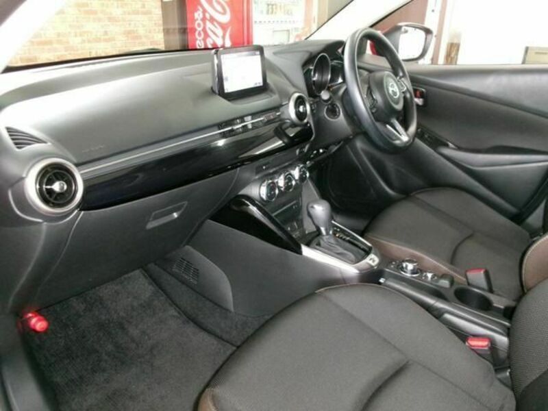 MAZDA2