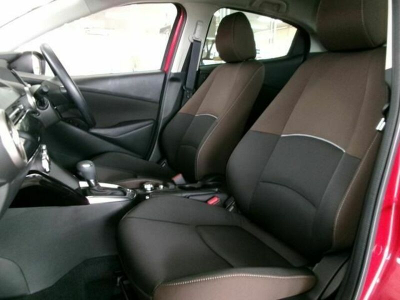 MAZDA2