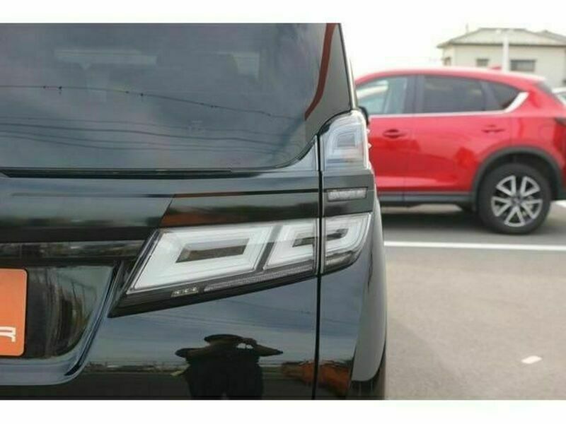 VELLFIRE-11