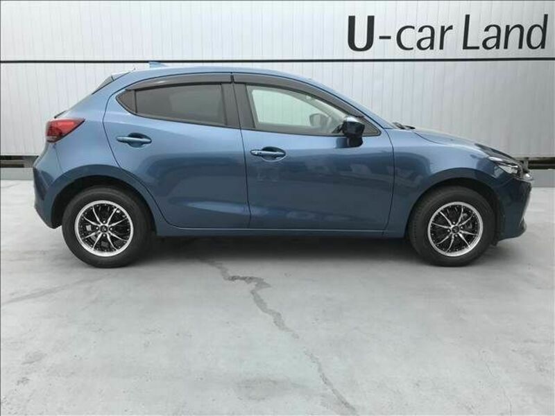 MAZDA2