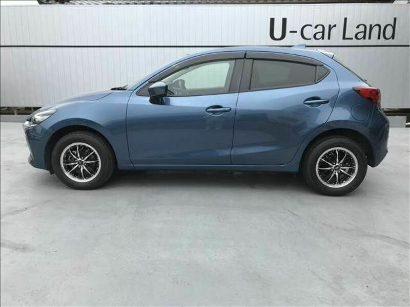 MAZDA2