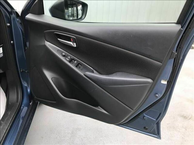 MAZDA2