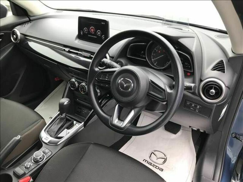 MAZDA2