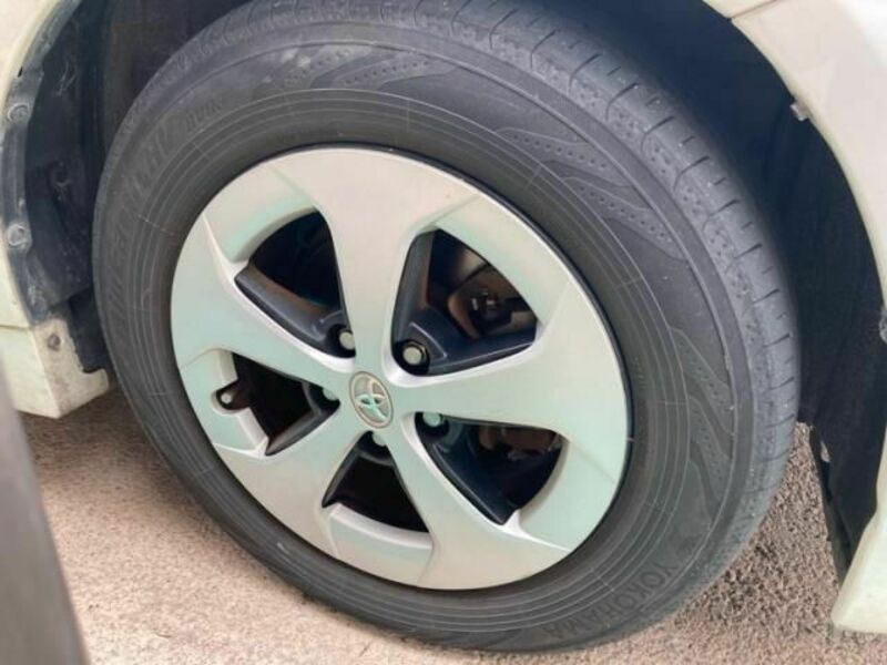 PRIUS-4