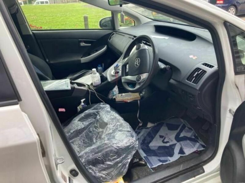 PRIUS-11