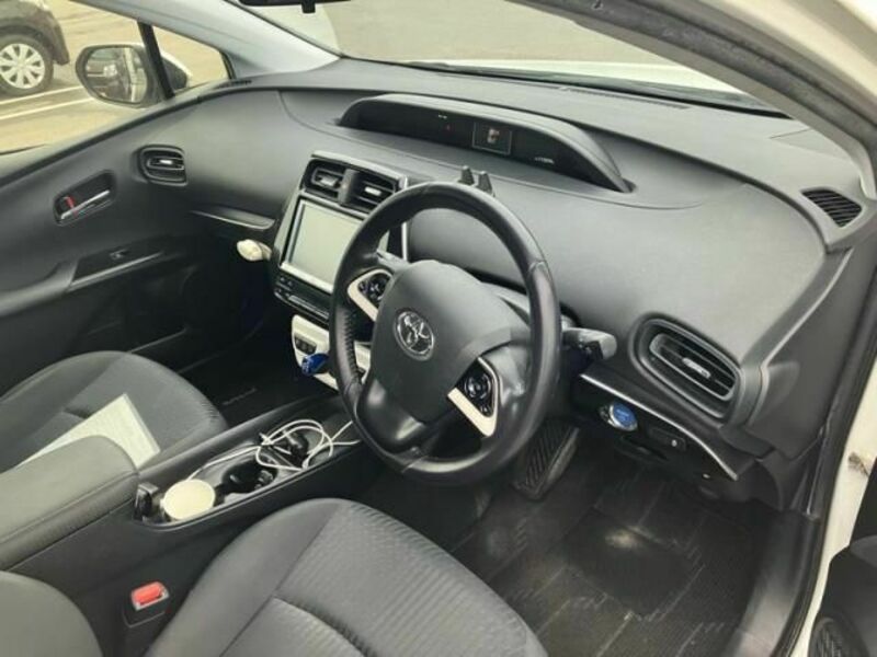 PRIUS-8