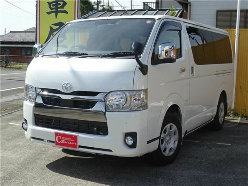 TOYOTA　HIACE