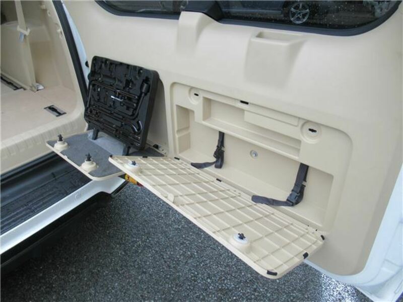 LAND CRUISER PRADO-41