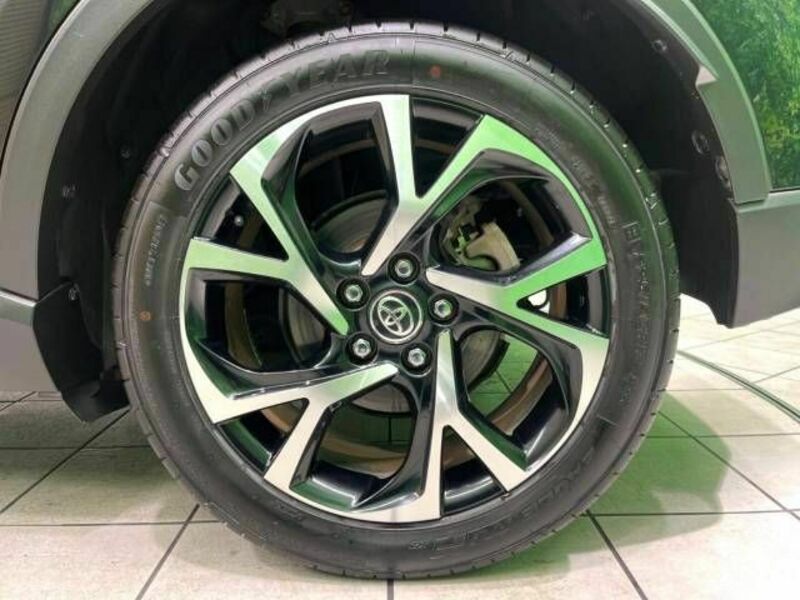 C-HR-12