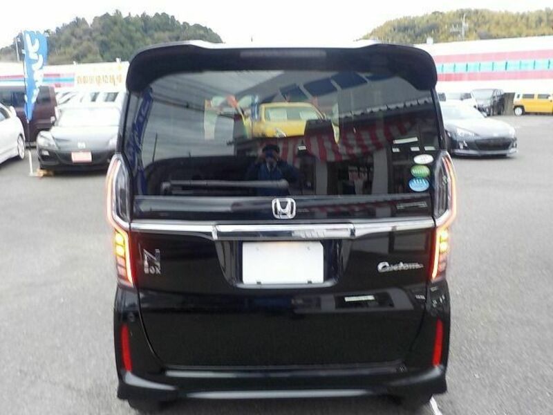 N BOX CUSTOM