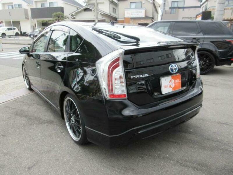 PRIUS-13