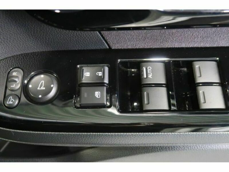 N BOX CUSTOM-17