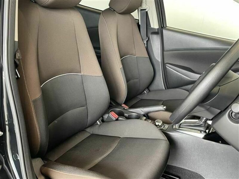 MAZDA2
