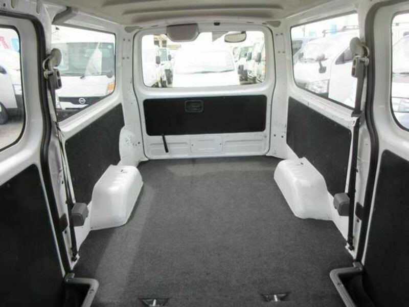 NV350 CARAVAN-19