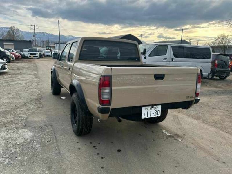 DATSUN-5
