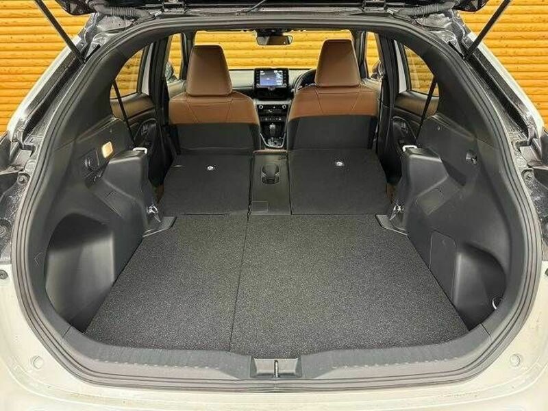 YARIS CROSS
