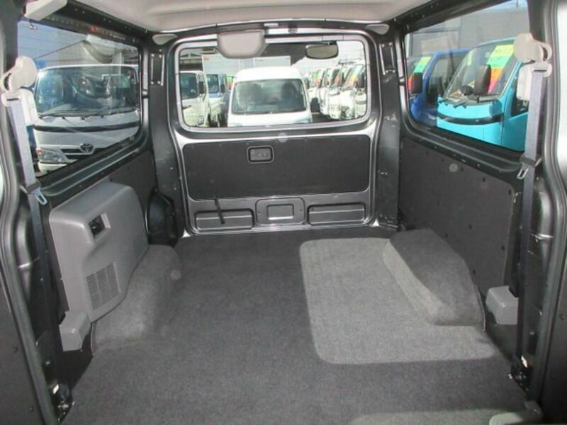 NV350 CARAVAN-16