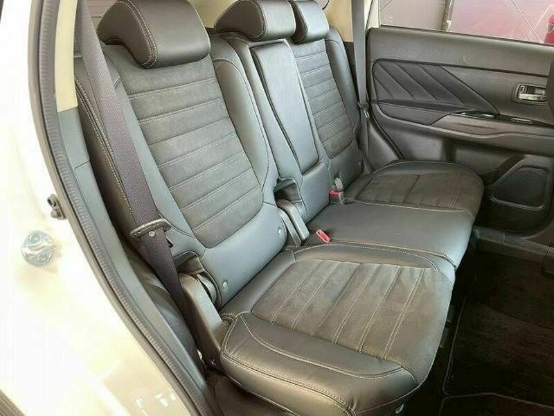 OUTLANDER PHEV-5