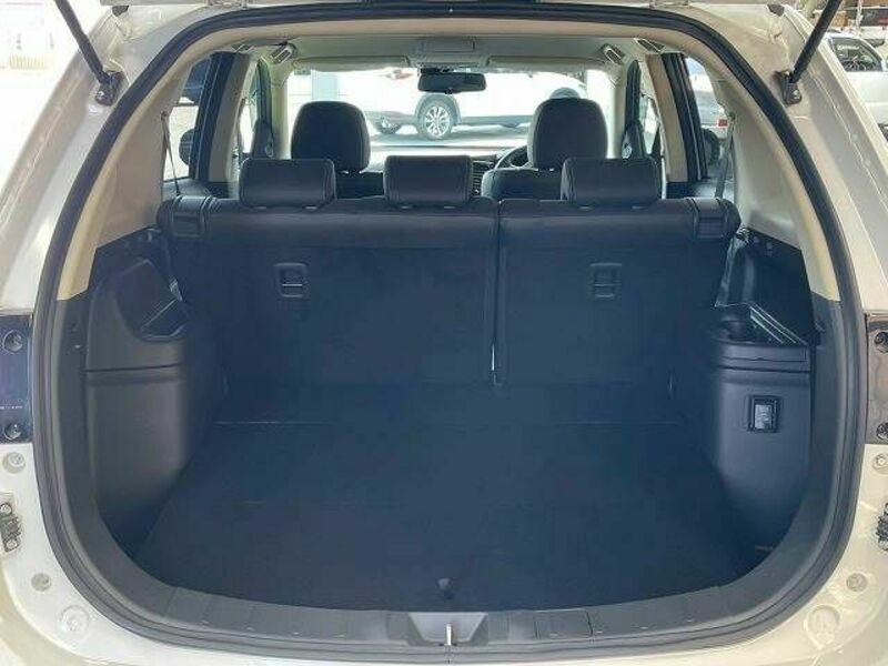 OUTLANDER PHEV-12